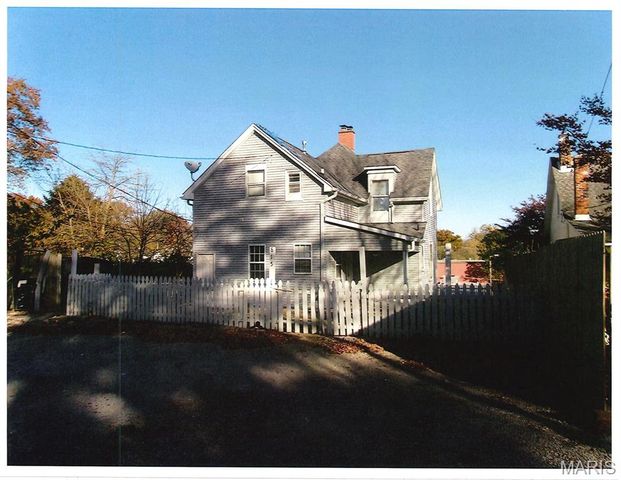 815 S CHARLES Street, Belleville, IL 62220