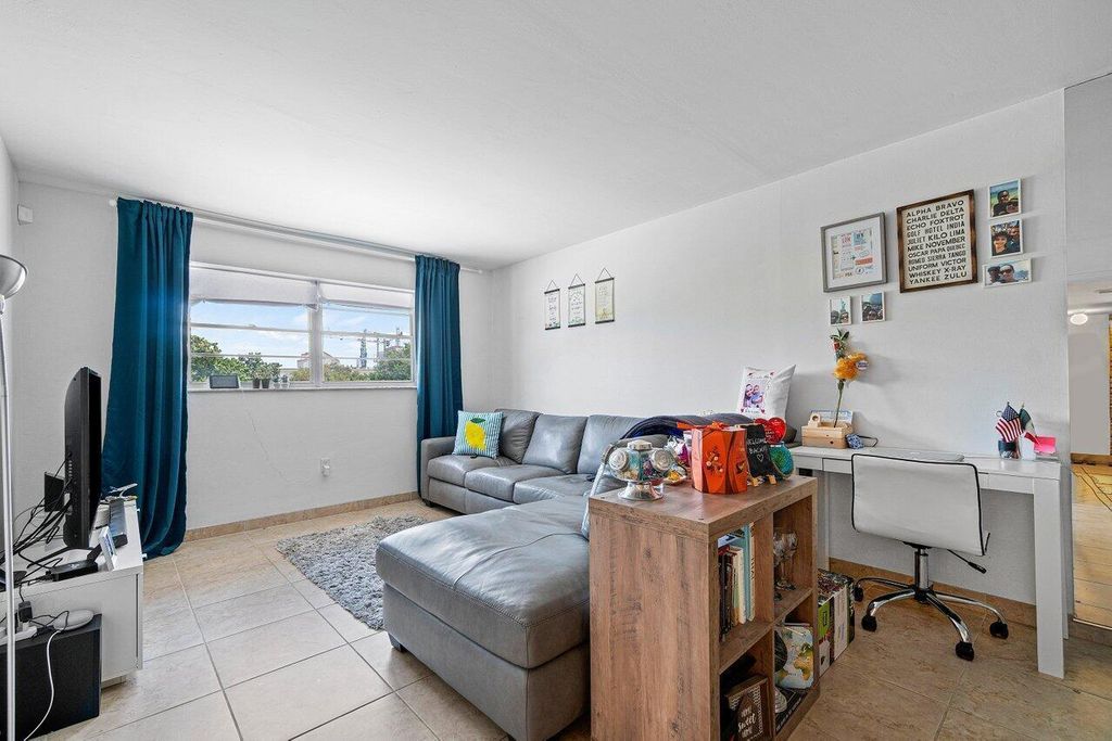 600 SW 2nd 2390 Avenue 2390, Boca Raton, FL 33432