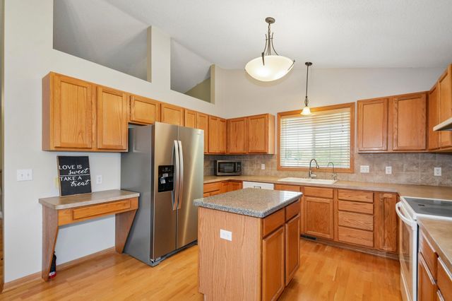 16218 Parkview Drive SE, Prior Lake, MN 55372