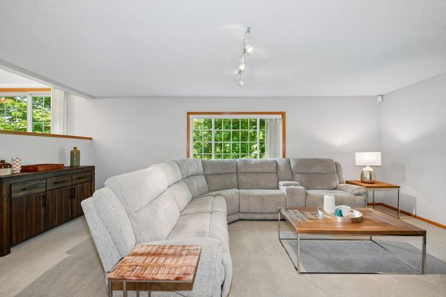 16218 Parkview Drive SE, Prior Lake, MN 55372
