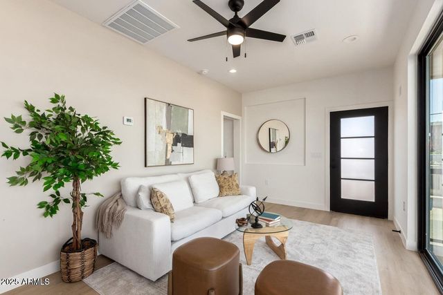 1725 W SHERMAN Street B, Phoenix, AZ 85007