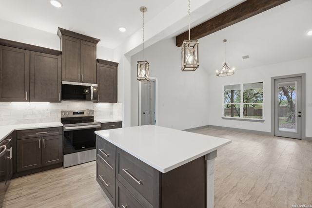 1316 Spruce Ln, Fischer, TX 78623