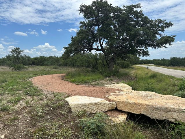 682 Evergreen CIR, Round Mountain, TX 78663