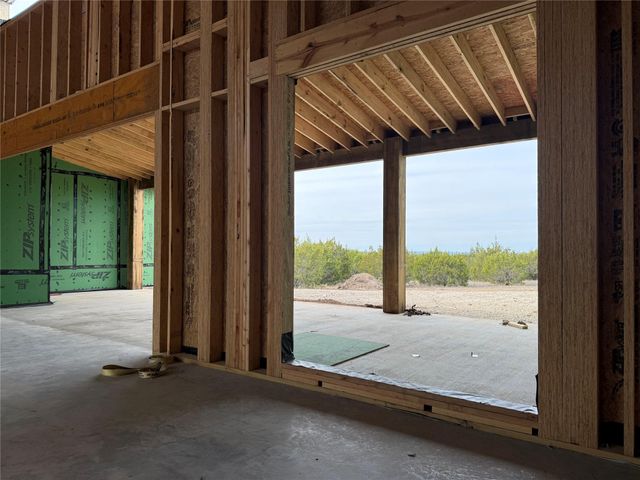 682 Evergreen CIR, Round Mountain, TX 78663