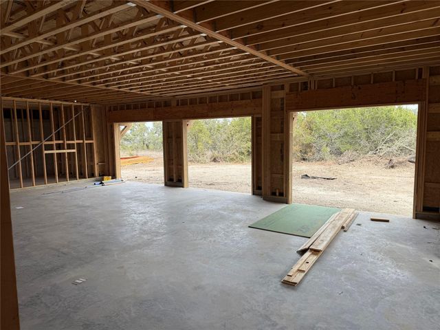 682 Evergreen CIR, Round Mountain, TX 78663