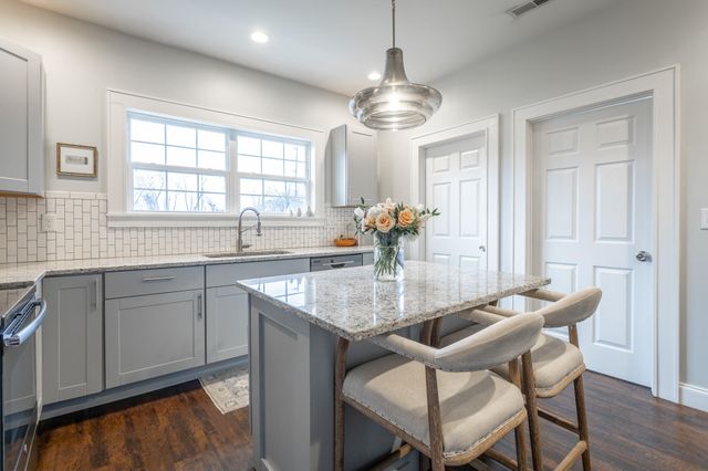 2105 E 12th Street, Chattanooga, TN 37404