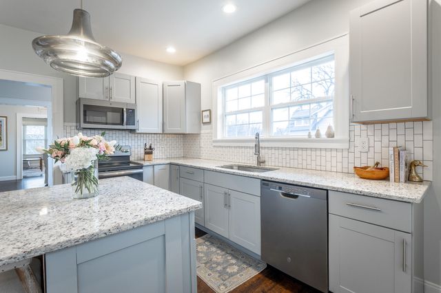 2105 E 12th Street, Chattanooga, TN 37404