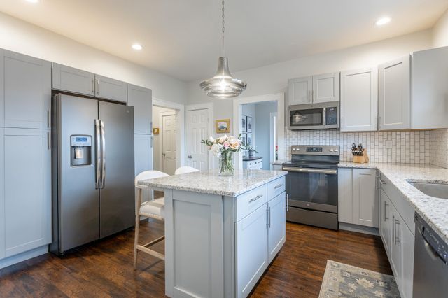 2105 E 12th Street, Chattanooga, TN 37404