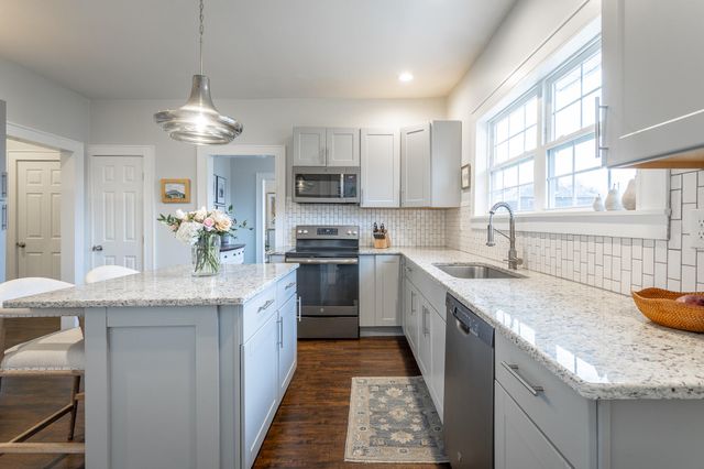 2105 E 12th Street, Chattanooga, TN 37404