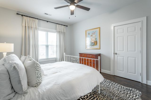 2105 E 12th Street, Chattanooga, TN 37404