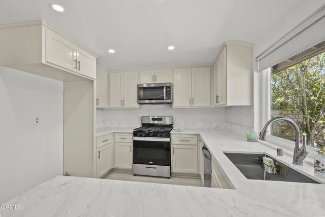 9426 Carlynn Place, Tujunga, CA 91042
