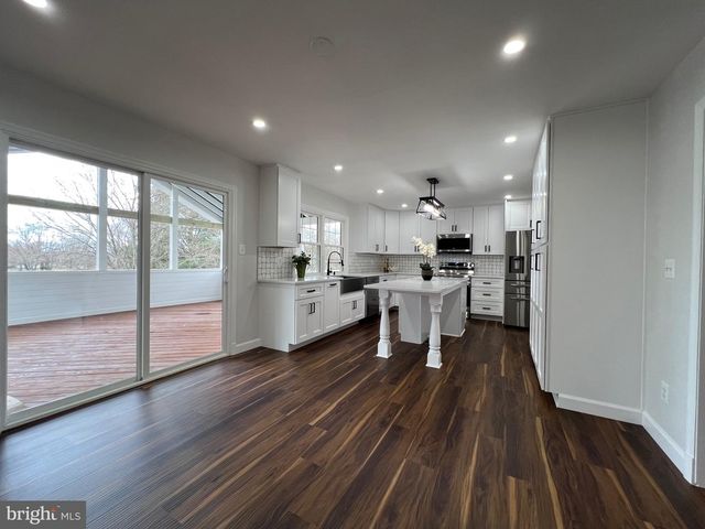 9753 MOOR GREEN, Manassas, VA 20112