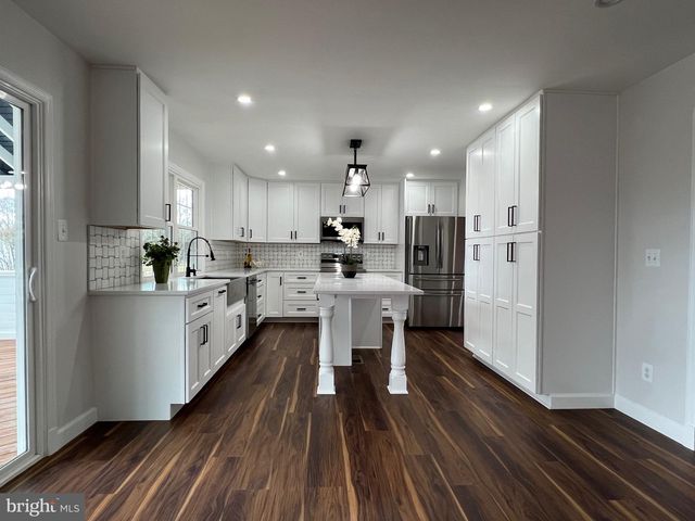 9753 MOOR GREEN, Manassas, VA 20112