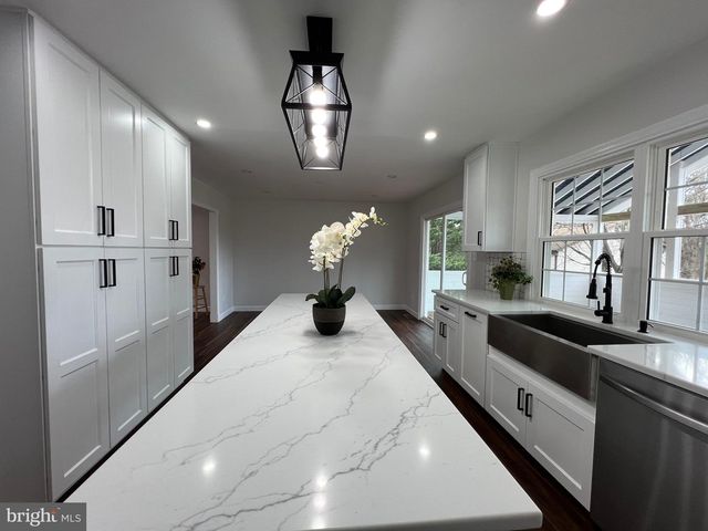 9753 MOOR GREEN, Manassas, VA 20112