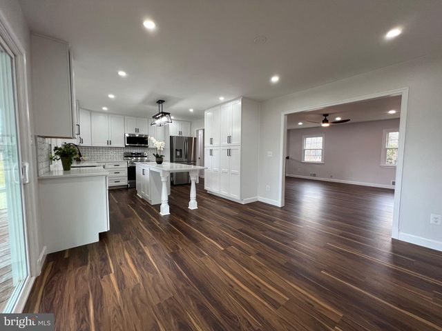 9753 MOOR GREEN, Manassas, VA 20112