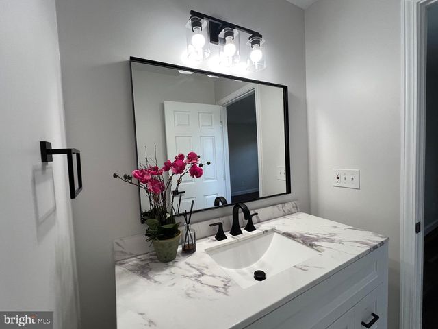 9753 MOOR GREEN, Manassas, VA 20112