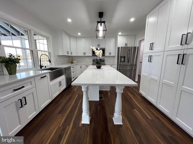 9753 MOOR GREEN, Manassas, VA 20112