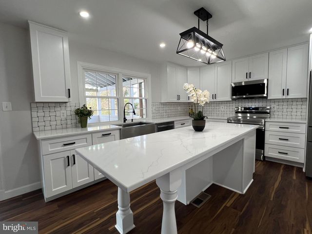9753 MOOR GREEN, Manassas, VA 20112
