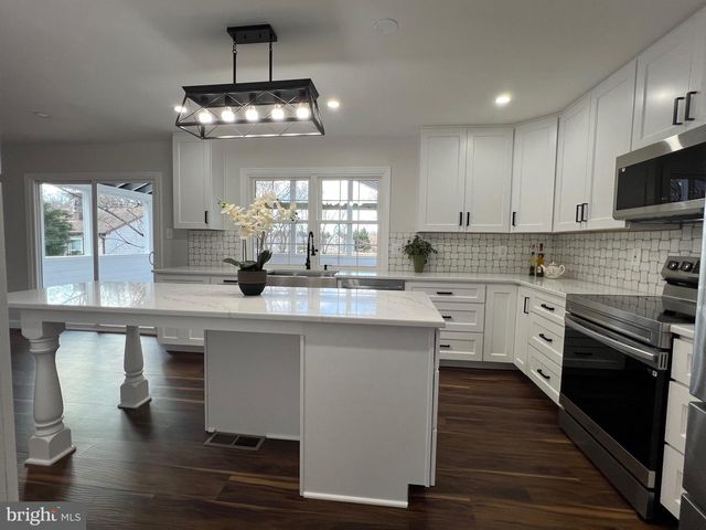 9753 MOOR GREEN, Manassas, VA 20112