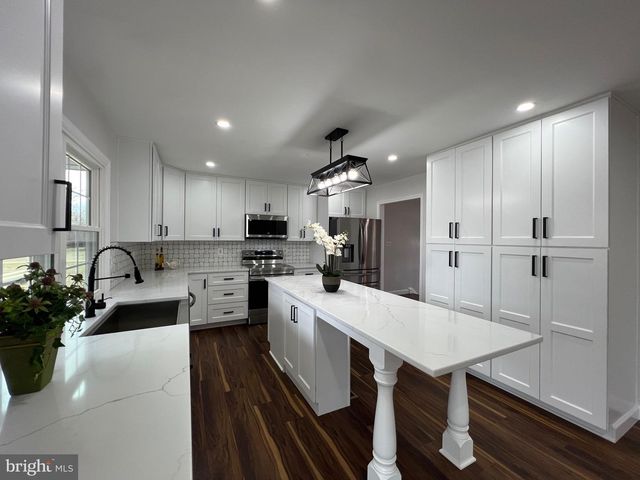 9753 MOOR GREEN, Manassas, VA 20112