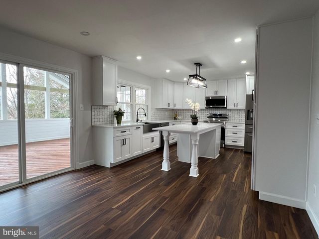 9753 MOOR GREEN, Manassas, VA 20112