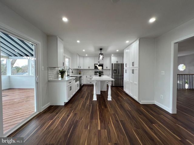 9753 MOOR GREEN, Manassas, VA 20112