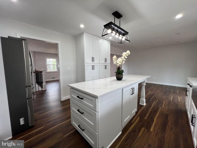 9753 MOOR GREEN, Manassas, VA 20112