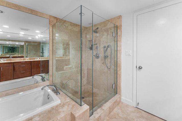 5070 N Ocean Drive 3b, Singer Island, FL 33404