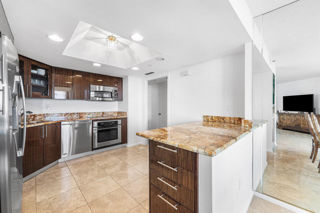 5070 N Ocean Drive 3b, Singer Island, FL 33404