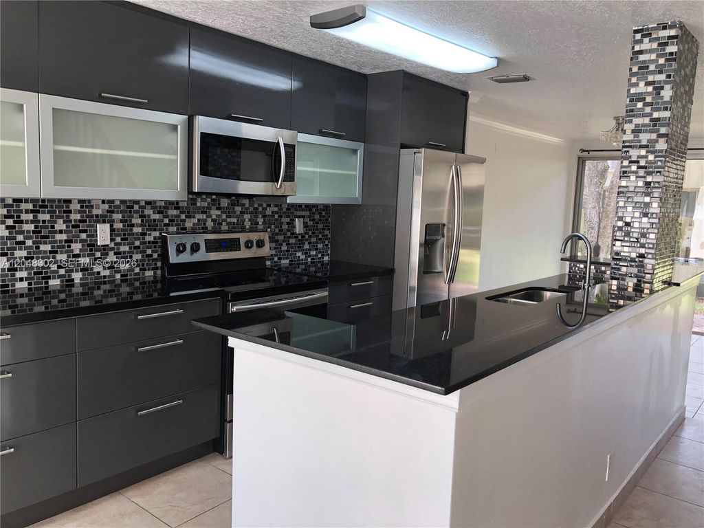 836 NW 82nd Avenue 3, Plantation, FL 33324