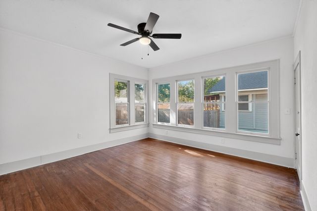 326 Virginia Avenue, Waxahachie, TX 75165