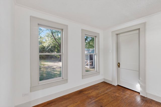 326 Virginia Avenue, Waxahachie, TX 75165