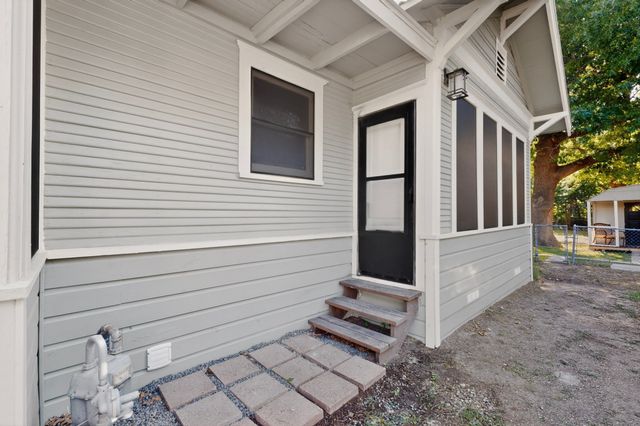 326 Virginia Avenue, Waxahachie, TX 75165