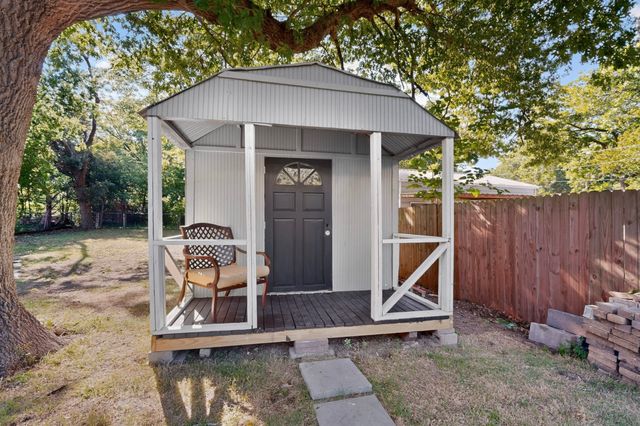 326 Virginia Avenue, Waxahachie, TX 75165