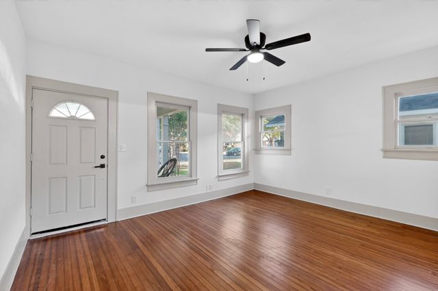 326 Virginia Avenue, Waxahachie, TX 75165