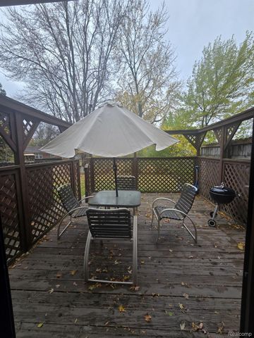 8410 HICKORY DR Drive, Sterling Heights, MI 48312