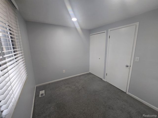 8410 HICKORY DR Drive, Sterling Heights, MI 48312