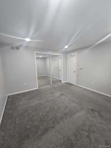 8410 HICKORY DR Drive, Sterling Heights, MI 48312