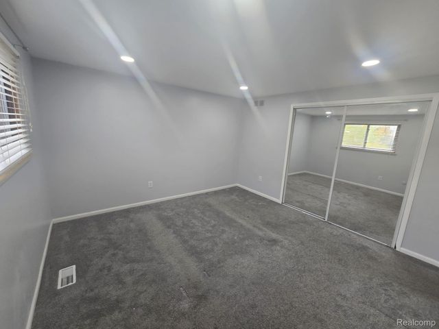 8410 HICKORY DR Drive, Sterling Heights, MI 48312