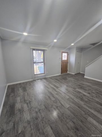 8410 HICKORY DR Drive, Sterling Heights, MI 48312