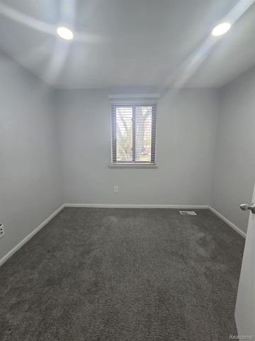 8410 HICKORY DR Drive, Sterling Heights, MI 48312