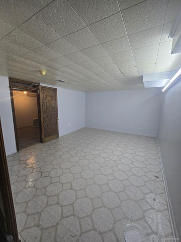 8410 HICKORY DR Drive, Sterling Heights, MI 48312