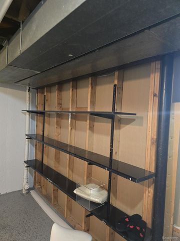 8410 HICKORY DR Drive, Sterling Heights, MI 48312