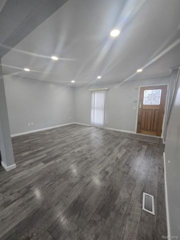 8410 HICKORY DR Drive, Sterling Heights, MI 48312