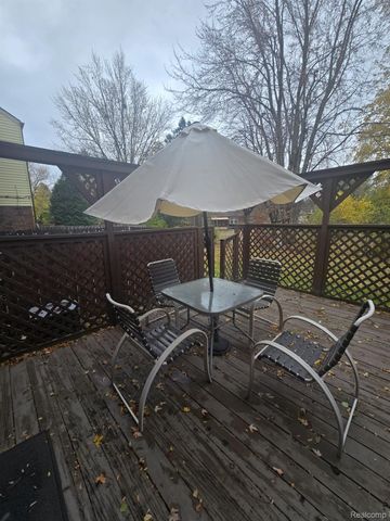 8410 HICKORY DR Drive, Sterling Heights, MI 48312