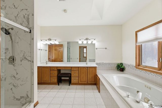 3329 Misty Cove Circle, Lysander, NY 13027