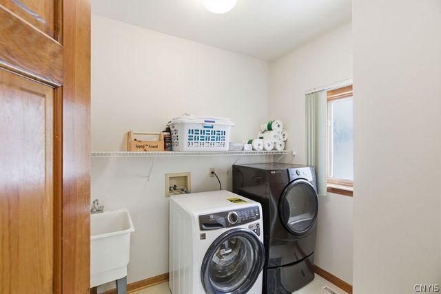 3329 Misty Cove Circle, Lysander, NY 13027