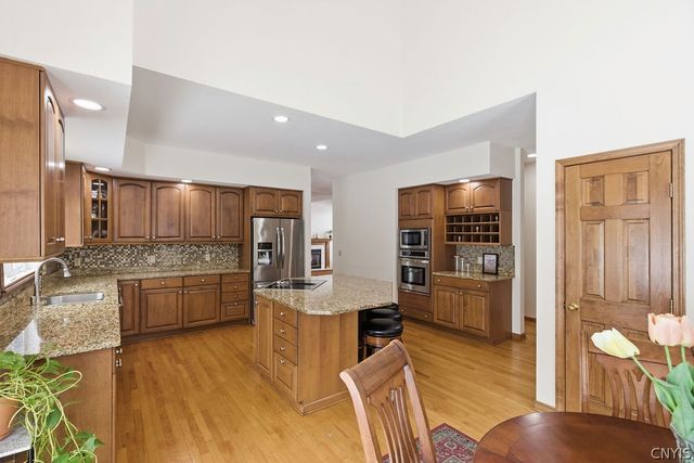 3329 Misty Cove Circle, Lysander, NY 13027