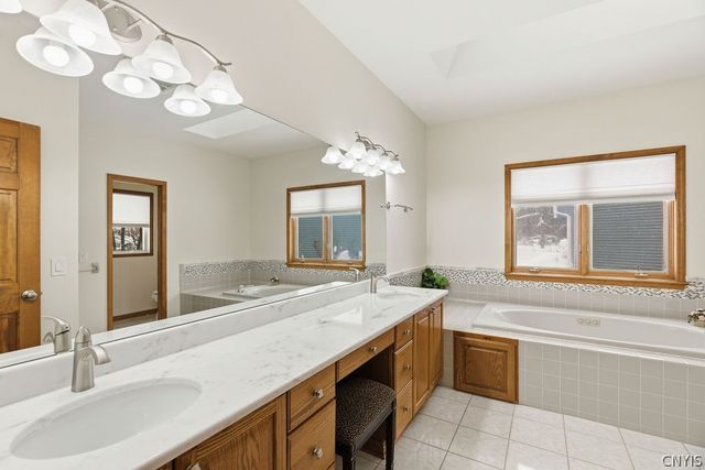 3329 Misty Cove Circle, Lysander, NY 13027