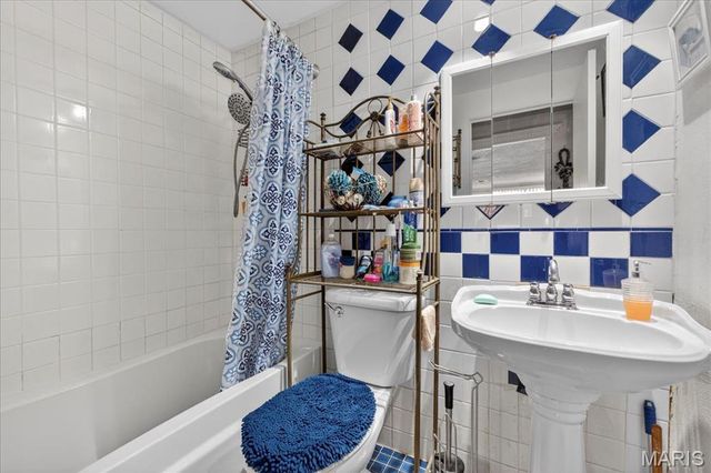 2320 Cherry Lane, Florissant, MO 63033